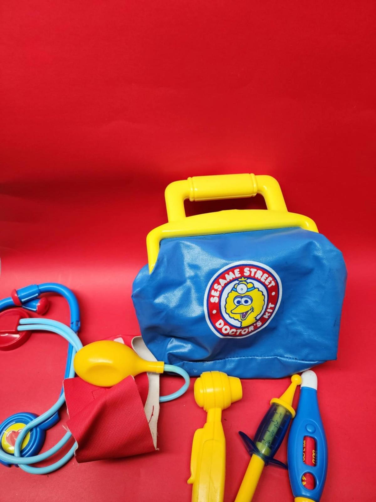 Vintage 1993 Tyco Sesame Street Big Bird Medical Doctor's Play Kit`very good !!!